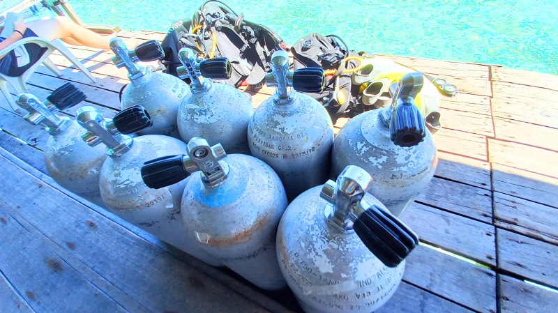 diving canisters mabul backpackers air