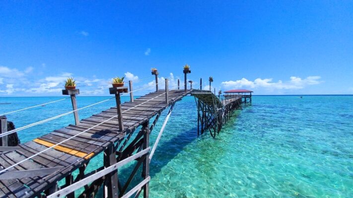 Mabul backpackers review pier