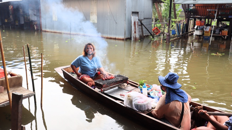 Floating market Bangkok BBQ on a boat