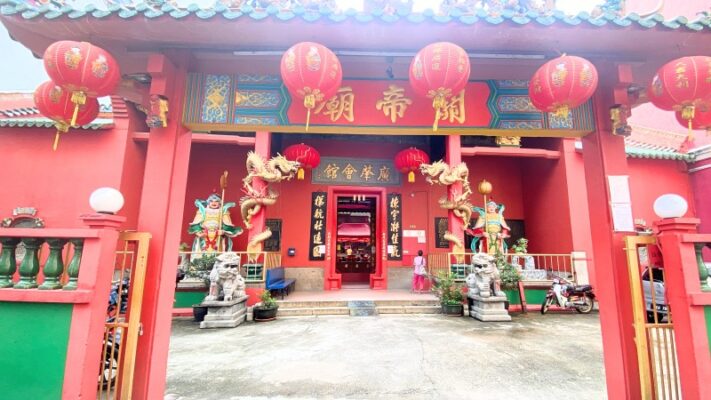 Chinese temple best areas to stay in Kuala Lumpur