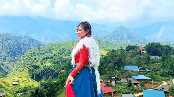 Traditional vietnamese dress sapa cat cat