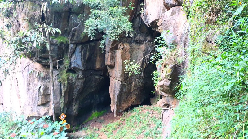 Mork fa waterfall cave