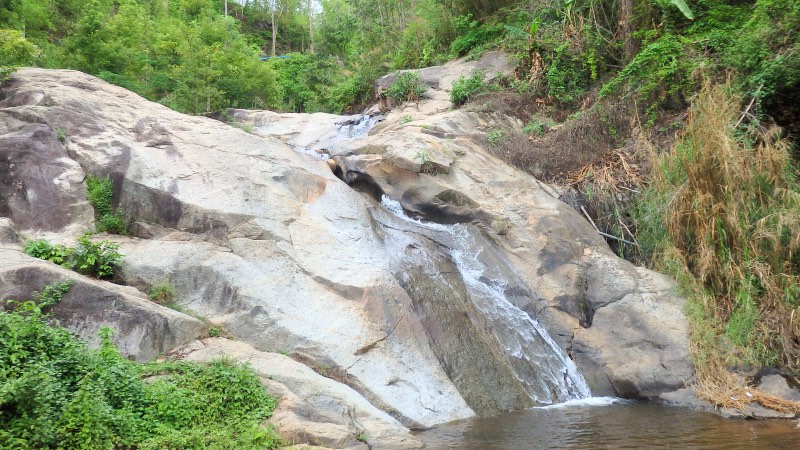 Mo Pang waterfall