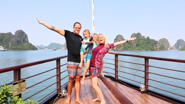 The backpacking family Ha Long bay luxury cruises