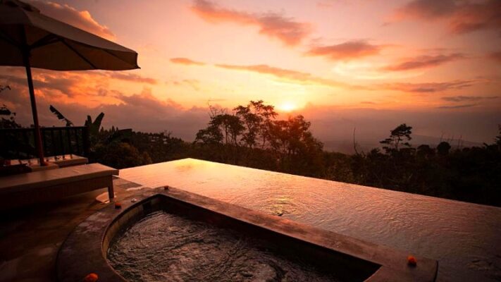 Munduk 5 private infinity pool sunset