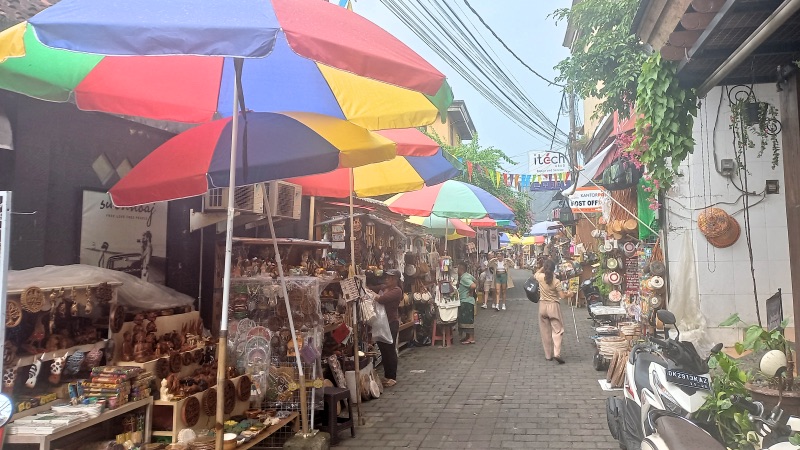 Ubud art street market