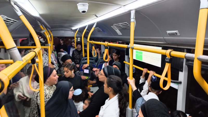 Local bus from Navon station to Damascus Gate