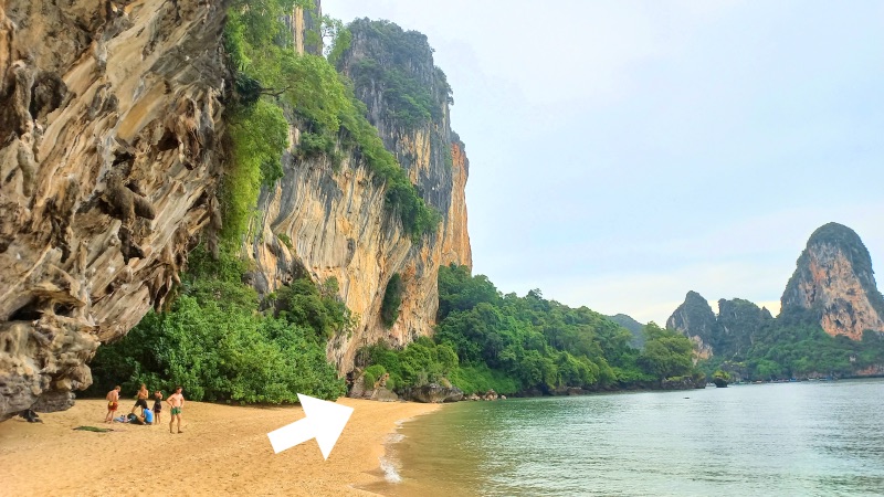 Path to Railay at south east side of Tonsai beach