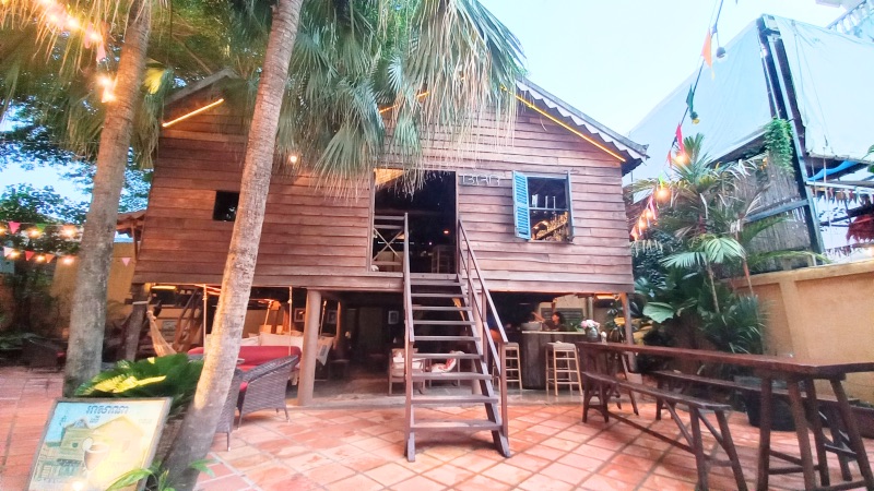 Aseana Old Wooden House Cocktails pub street Siem Reap