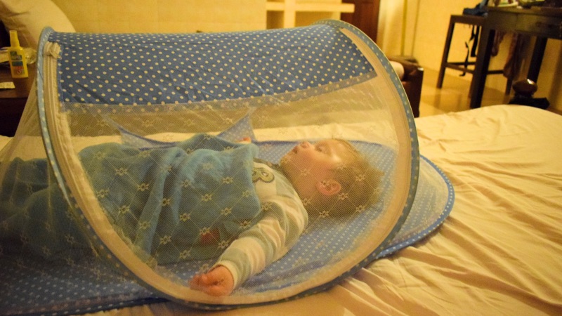 Mosquito pop up tent baby travel