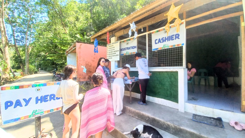 Kawasan lower waterfall ticket office