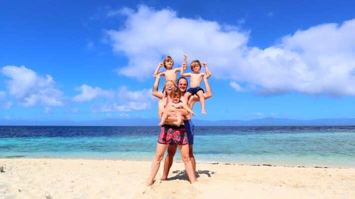 The backpacking family beach