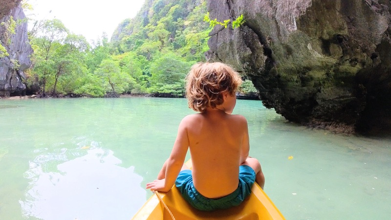 Island-hopping-with-kids-el-nido