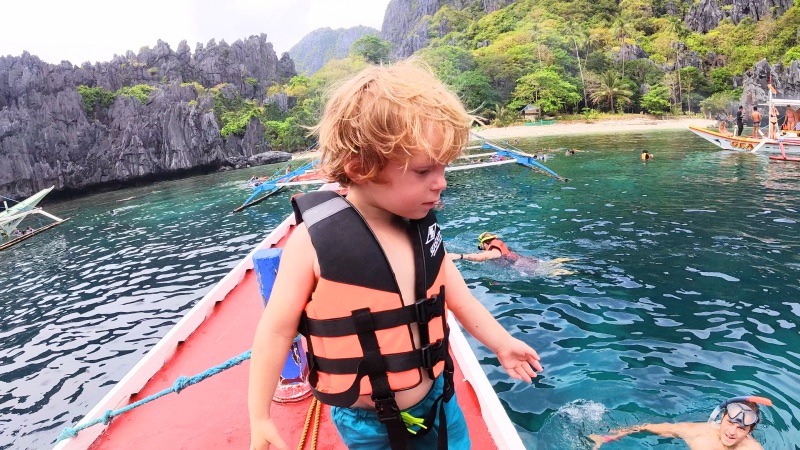 payong-payong-beach-El-Nido
