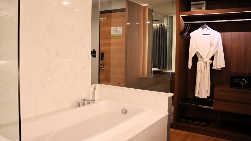 Bathtub premier King room stay with nimman
